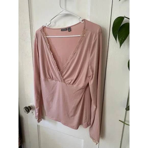 Apt 9 stretch women’s size, large pink blouse - Picture 2 of 7
